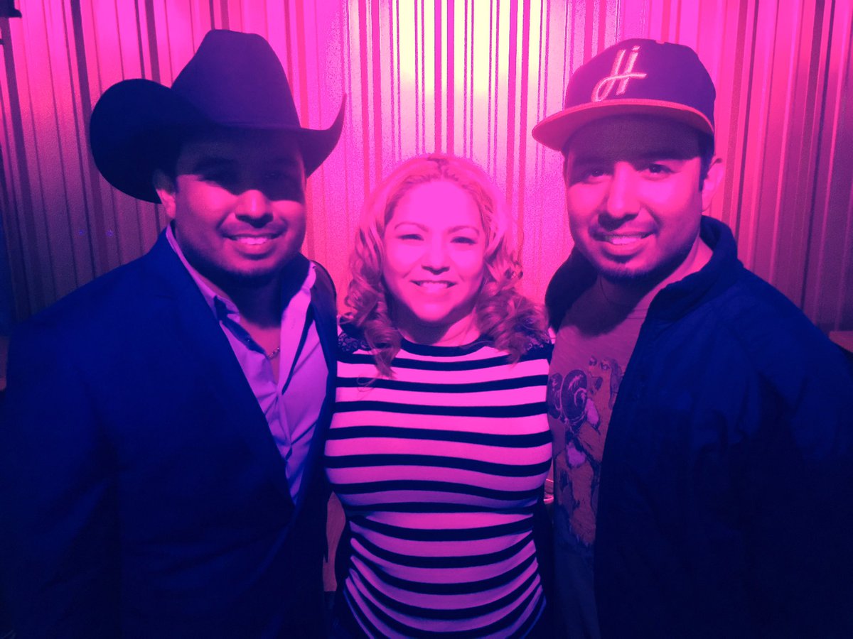 Chrissy_Marie98's tweet photo. Thank you guys for the awesome pic🙌🏼❤️❤️😍😍huge fan!!!! https://t.co/PO2YFYbXQN