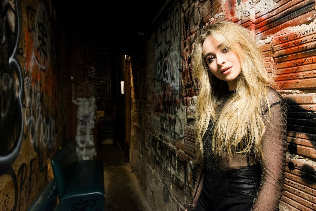 scarpenterbr's tweet photo. FAV/RT this if you want @SabrinaAnnLynn's follow! https://t.co/r6QVquioWs