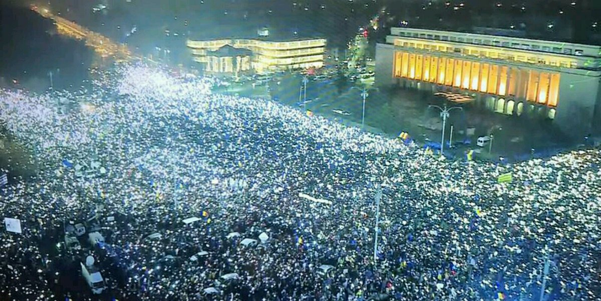 bucharestlife's tweet photo. What's happening in Bucharest right now is humbling. Goes beyond politics, beyond protest. A new social movement. https://t.co/s4ABcVnpqi