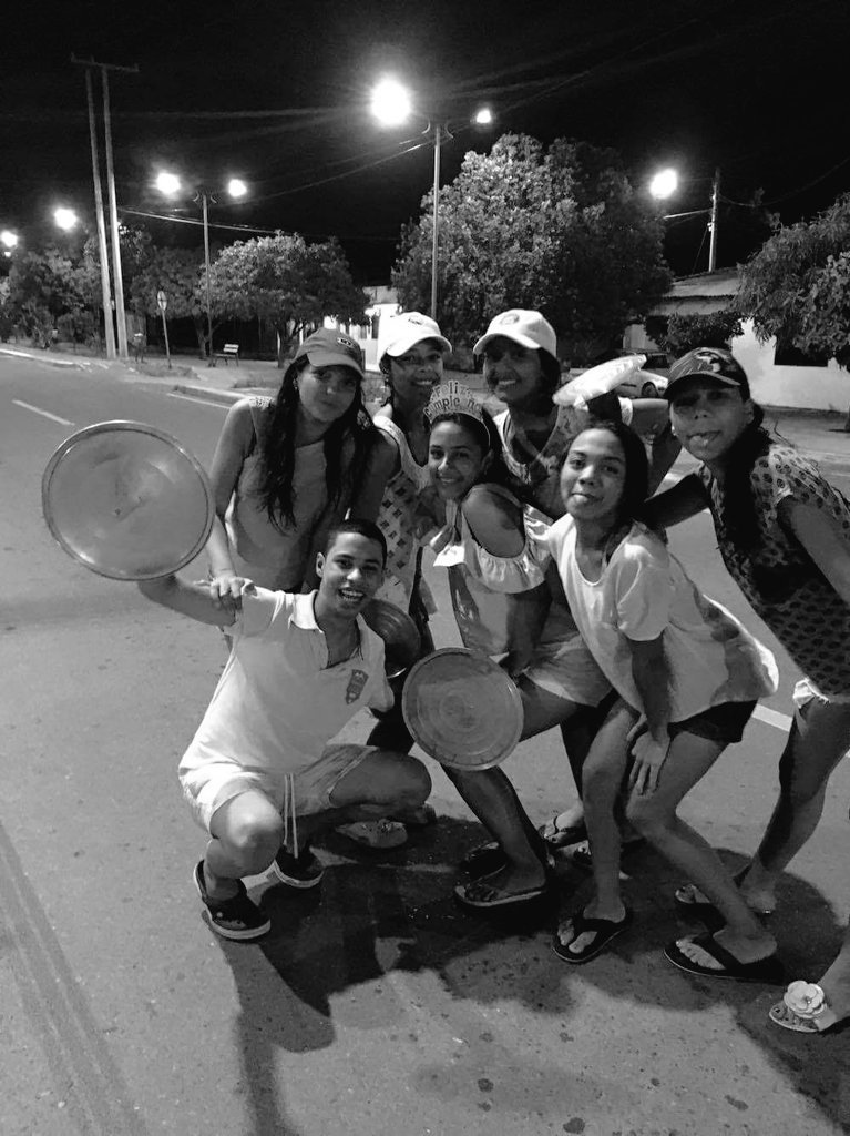 lauramejiag5's tweet photo. #laserenata #mis16 #hoyalas12
Los amo❤🎊 https://t.co/k5v6u9IEY1