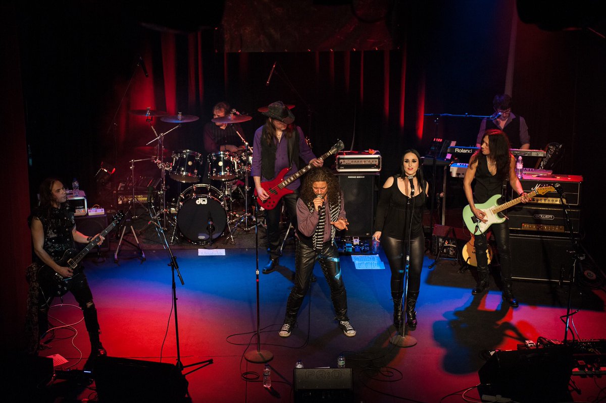 DavePatient's tweet photo. 1st gig of the year photographing @Leather_Lace7 playing @TheQuayTheatre. #rockanthems #powerballads #rockband https://t.co/rI3KLobZbR