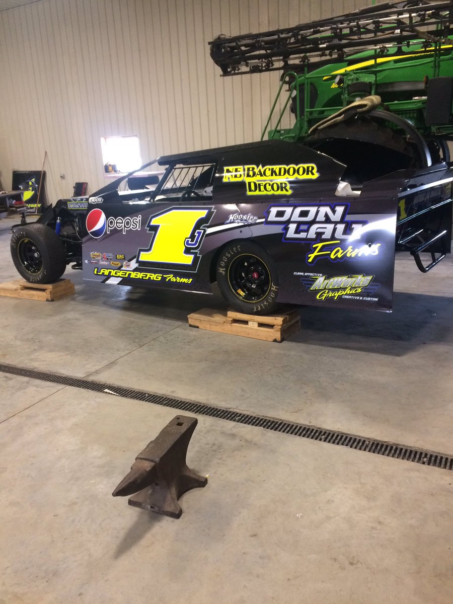 LangenbergRacin's tweet photo. Special thanks to Mom and Dad an all the sponsors. Ready for #Springnats17
#Billsbuilt #wfo #Artworksgraphics https://t.co/Vyb7fsT5Xn