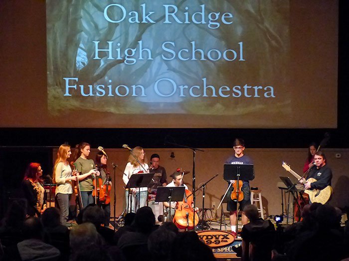 OakRidgeToday's tweet photo. Photos: ORHS Fusion Orchestra on #BluePlateSpecial radio show on @WDVX: https://t.co/Zeq4ox2to2 @ORHSOrchestra @ORSchools @ORHSWildcatMGM https://t.co/hHm8hFH4Y1