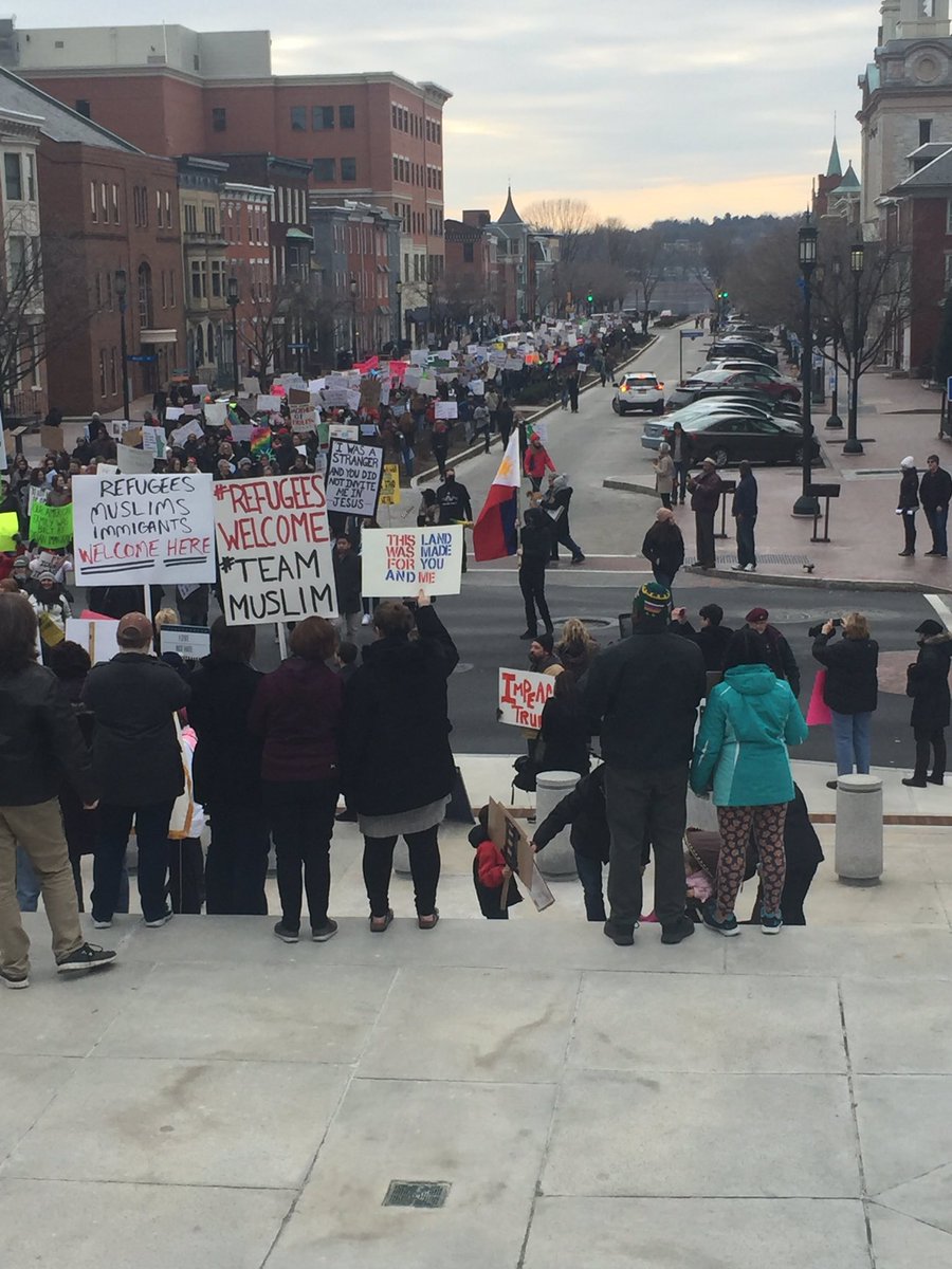 tsmith448's tweet photo. @jonlovett @jonfavs @TVietor08 this is Harrisburg, PA on super bowl Sunday https://t.co/tqEW5l1FSj