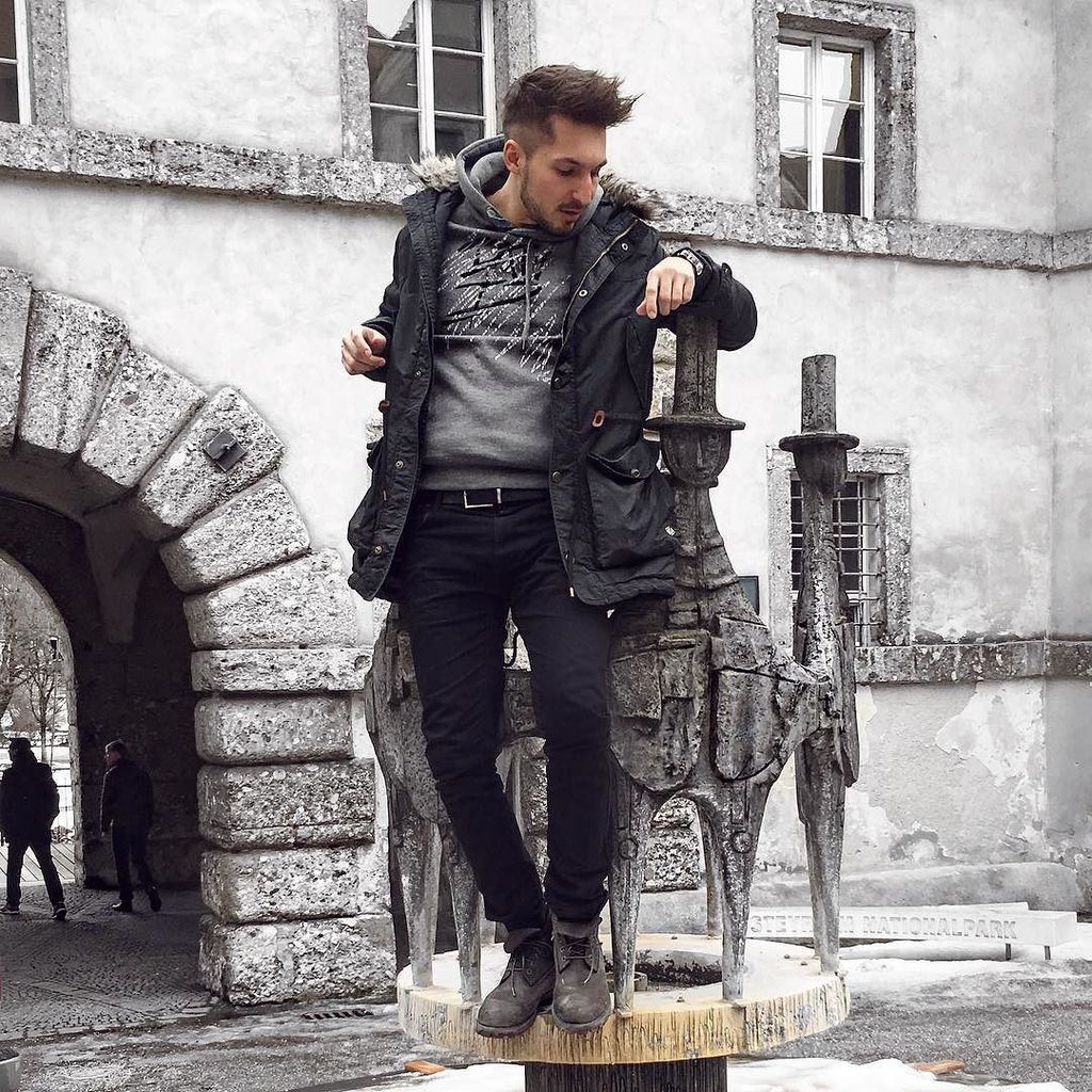 NFTProDrops's tweet photo. Hometown ❤️
neues video online 🔥 #linkinbio
#ootd #datvarmy #snaps #fashion #mensfashion … https://t.co/tlqgIXIypz https://t.co/6g3cxPXS8q