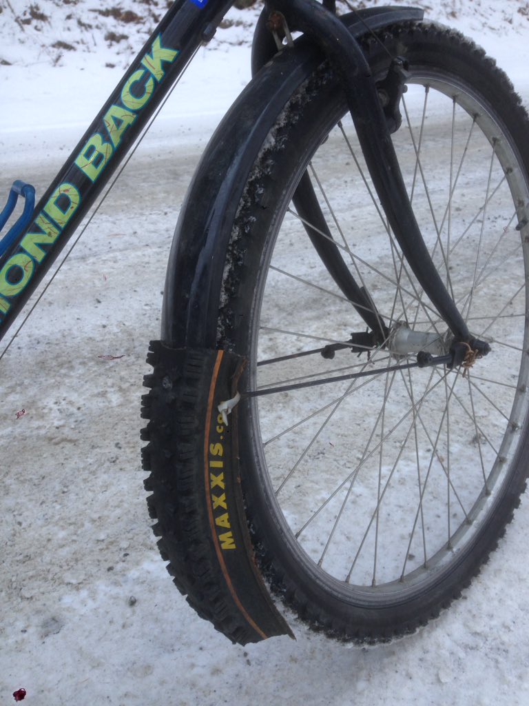 nelsonghoffman's tweet photo. #GCNhack How I keep me shoes drier and hopefully warmer during winter commutes https://t.co/QZlHAa6rP5