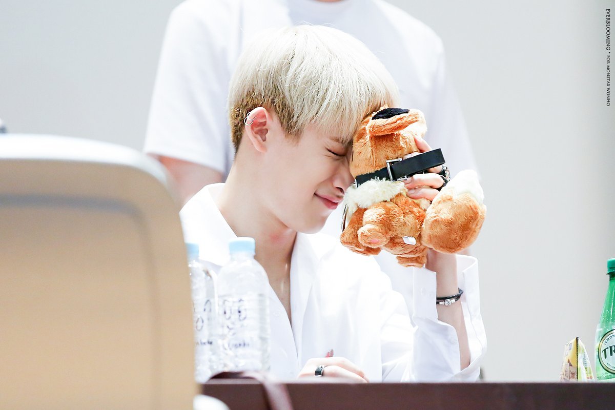 mnstxarchive's tweet photo. 160806 ϟ EverBloomingWH https://t.co/VpVA0K1JuZ
