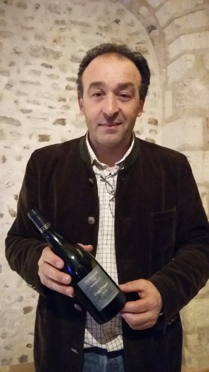 TheNathventures's tweet photo. Une bise à une connaissance 😊
#domainedebablut
#chenin
#SVL17off https://t.co/aasfBR3SOY