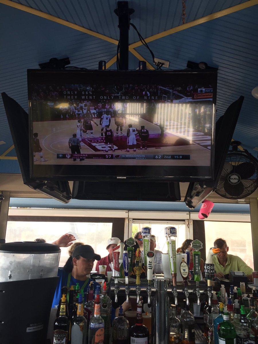 jill_zeeman's tweet photo. Watching my #WisconsinBadgers while on vacay in Fort Myers Beach Florida. #winning #basketball #Happ #Hayes #Koening #Showy #Trice #Vito https://t.co/UzI12MHR5H
