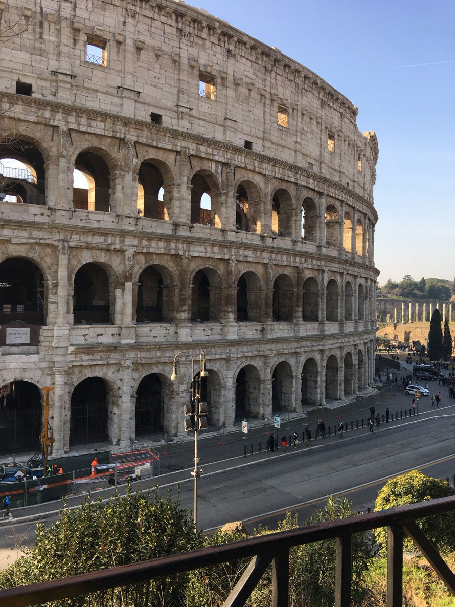Yine Yeniden Roma: İşte bunlar hep çeşmeye atılan paralar… theistanbuler.com/2017/02/05/rom…