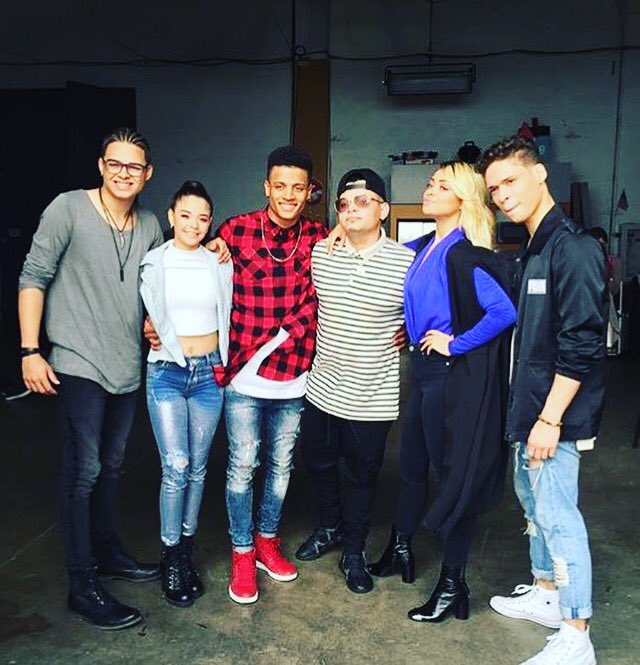 AmorSinPeros's tweet photo. @mix5official se reúnen hoy! #LaBandaMusicInc #Mix5 #mixfivers https://t.co/JYKHL3oydy