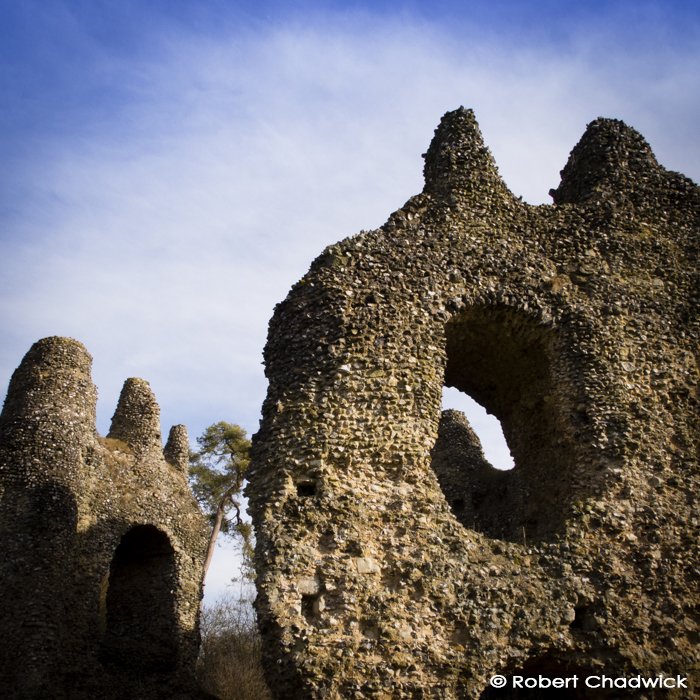RobertChadwick_'s tweet image. #OdihamCastle photographed during a walk along the #BasingstokeCanal between #Greywell and #Fleet. #KingJohnsCastle #NorthLondonPhotographer