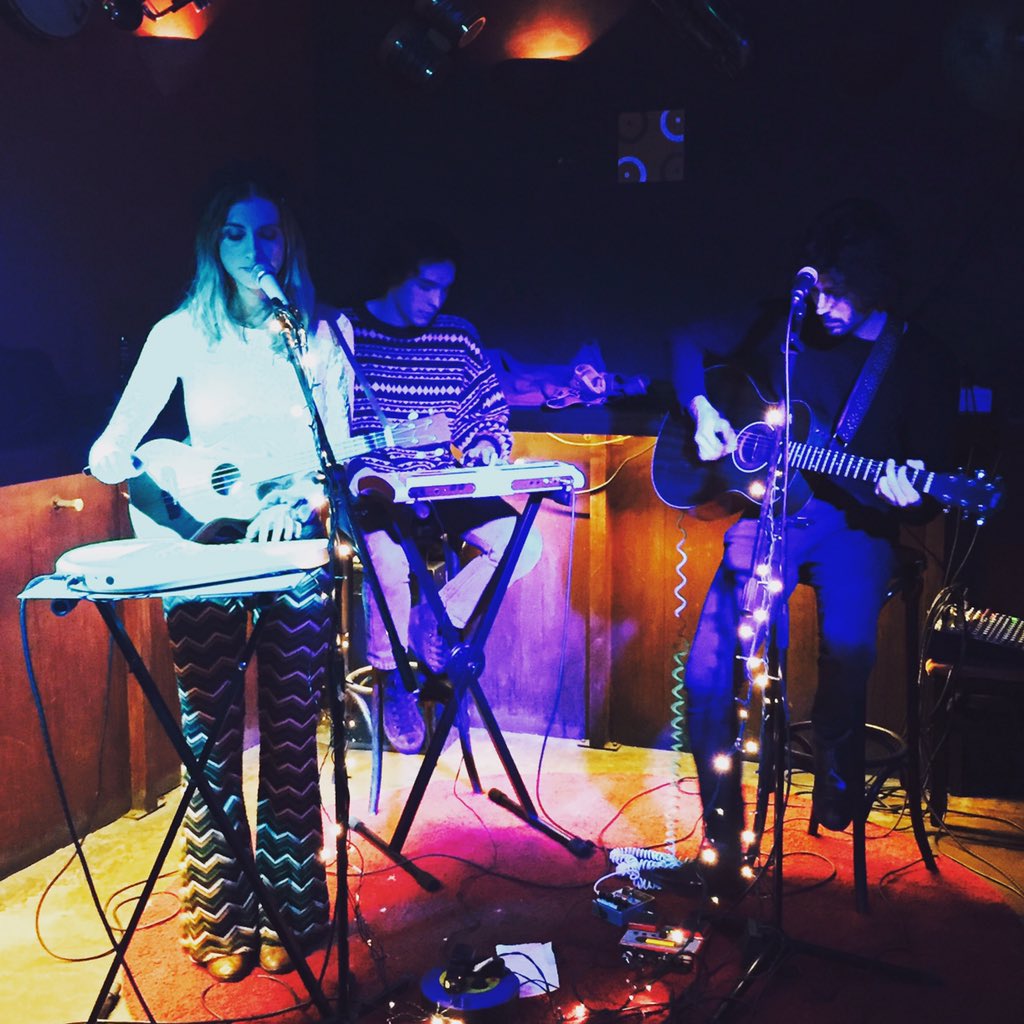 .<a href="/Lilis_House/">Lili's House</a> en el ciclo <a href="/FolkMeHard/">Folk Me Hard</a> en el <a href="/ElCollec/">El Col·leccionista</a> de #Gracia 

#concierto #music #barcelona #bcn #agenciamiu #lilishouse #concert