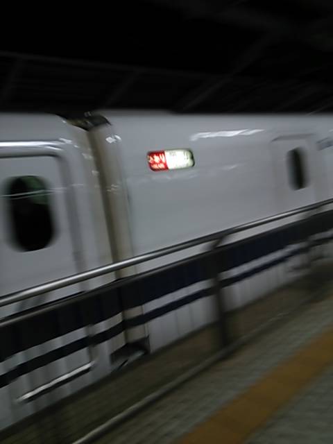 kodama682a's tweet photo. 新大阪
ひかり479号は、今日は西日本BC→東海Cに所定変更！

粗い同じような写真ばかりで申し訳ないです💦💦

この時間の東海C編成は新鮮！✨
479Aの所定変更を間近で見たのは初めて！

#700系C52編成
#479A #ひかり https://t.co/dkaO08p0Yw