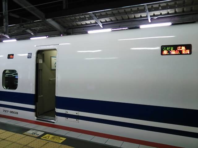 kodama682a's tweet photo. 岡山でのこだまセット(笑)
V6はかなり汚れてました(^^;)
500系(と、E編成)は西日本の秘蔵っ子なので、この子もまだ全検してもらえるんだろうな…
B編成も秘蔵っ子かな🎵
#759A
#700系E7編成
#754A
#500系V6編成
#763A
#700系B3編成 https://t.co/6nry0dE6dy