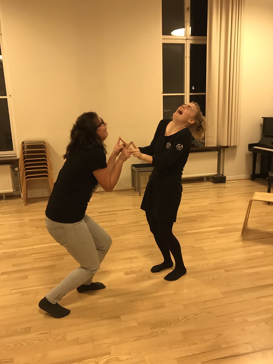 From today's rehearsal! Primalimpro doing some hardcore greetings, totally improvised of course. 🐵👋😎