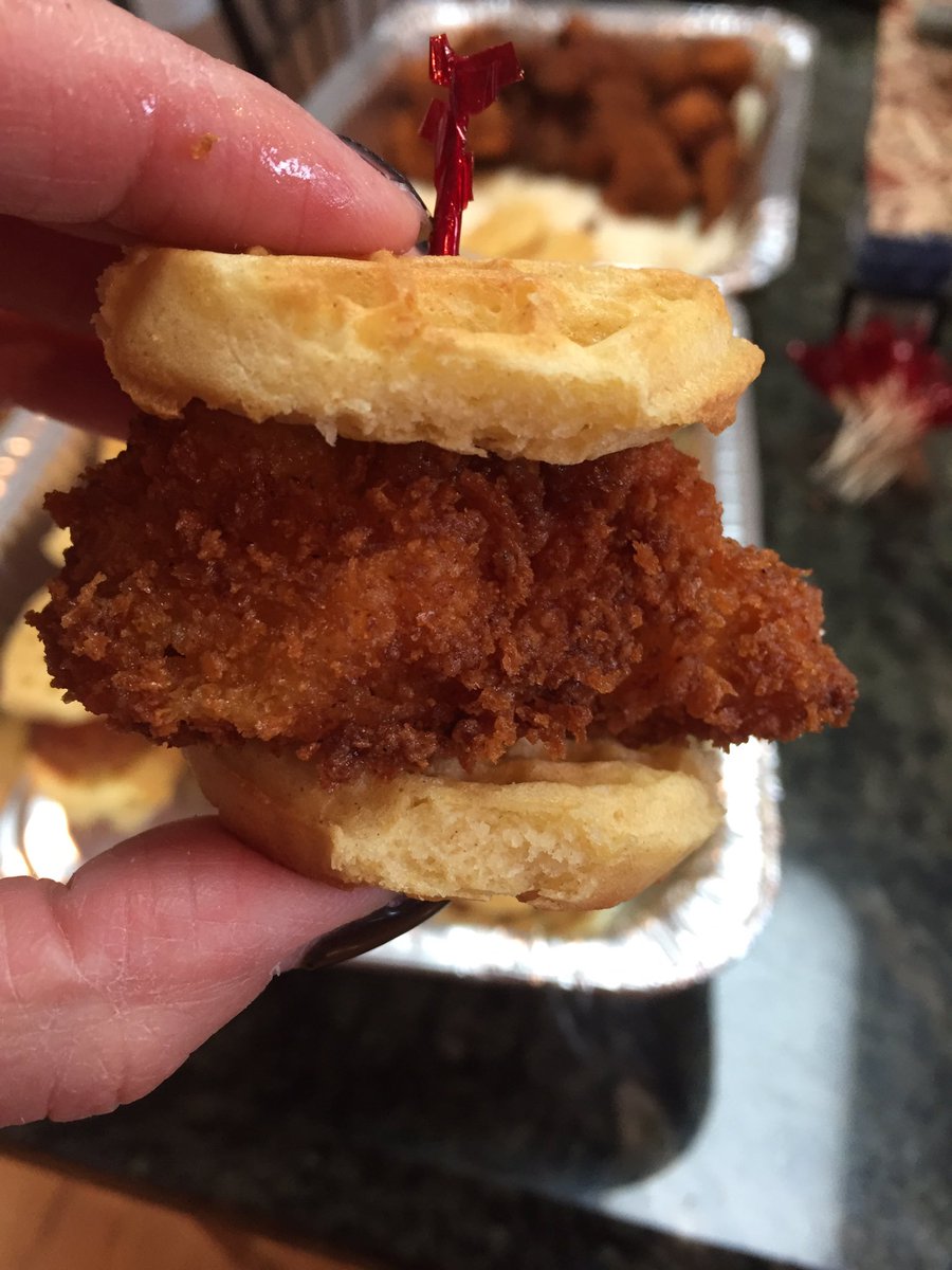 GrowEatTravel's tweet photo. 60 of these babies ready to roll for #superbowl51 #chickenandwafflesliders #teamtheamedfood #tabascomaplesyrup https://t.co/zBwTwZzEsS