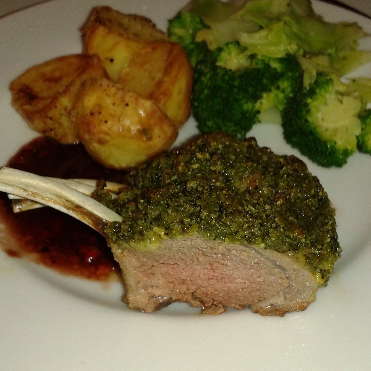 justtwoagain's tweet photo. Perfect end to #weekend @lorrainepascale Rack of #lamb with rosemary &amp; parsley pesto crust 😊 https://t.co/lWlvXje884