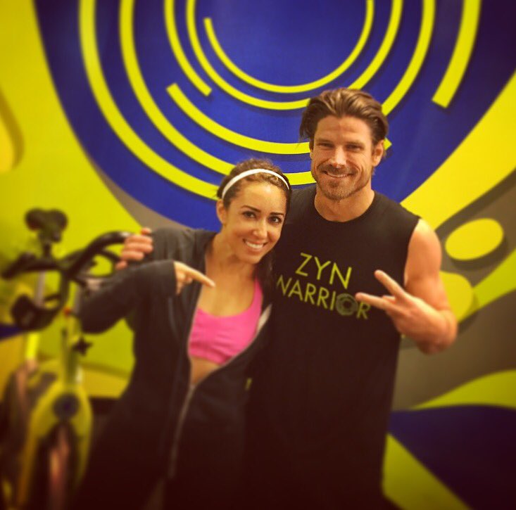 I just burned abt 800 calories in 45 mins thx to @DenisNoMenace &amp; <a href="/ZYN22_/">ZYN22</a> 💪🏽 Did you workout today? #pregame #SuperBowl #Sunday #sweat #wfaa