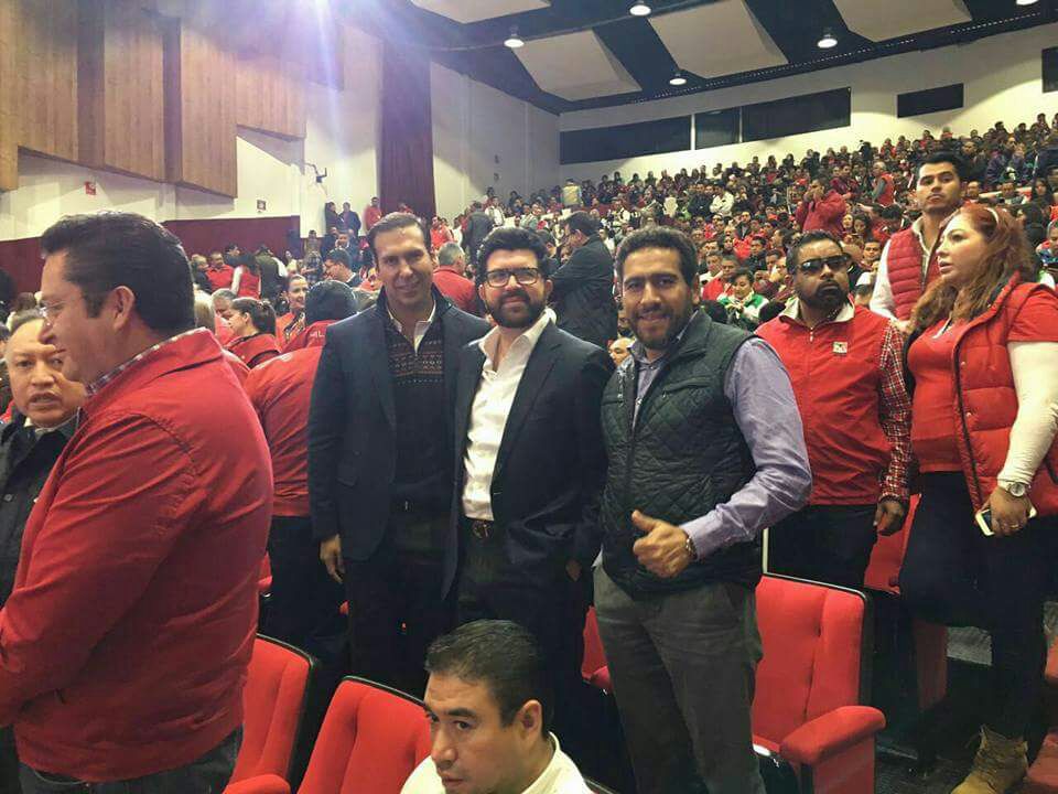 AbelDmzAzuz's tweet photo. #SesiónExtraordinaria Consejo Político @PRI_EDOMEX con nuestro amigo @alfredodelmazo en Registro y Complemento de Requisitos #UnidosGanamos https://t.co/Mfyyc6SZNk