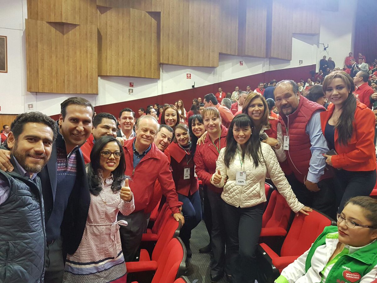 AbelDmzAzuz's tweet photo. #SesiónExtraordinaria Consejo Político @PRI_EDOMEX con nuestro amigo @alfredodelmazo en Registro y Complemento de Requisitos #UnidosGanamos https://t.co/Mfyyc6SZNk