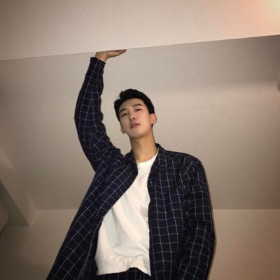 woofdp's tweet photo. Avc 116ans de retard #NouvellePhotoDeProfil
#chanchiant
#jk&soso
#soonmapritenphoto
#monjyamasouag https://t.co/cLCH12BJyS