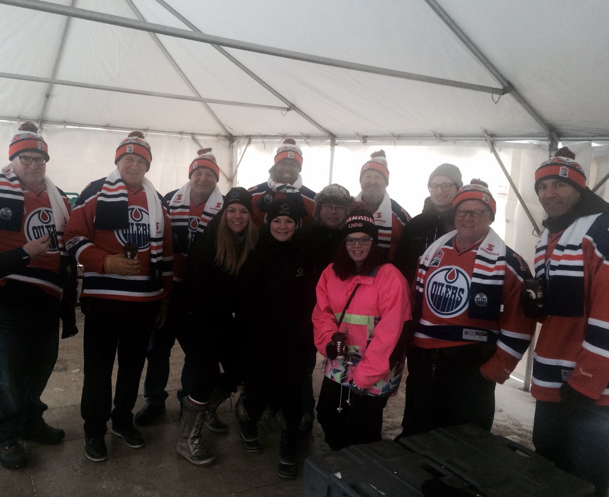 ReelMoment's tweet photo. What else better to do when it's -17 then flip pancakes for #hometownhockey! @quantumspeed @Prosk8 @EdmontonOilers #alumni @HockeyEdmMag https://t.co/kodvmS88uU