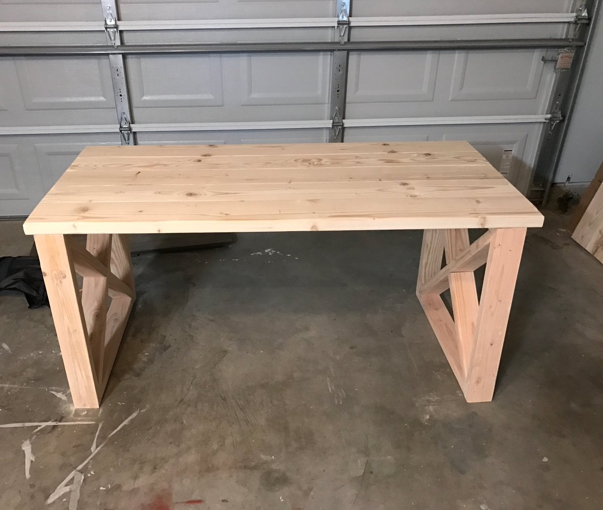 mrdobyns0901's tweet photo. Ready for stain. #farmhousedecor #woodworking #farmhouse #stain #desk on #SuperBowlSunday https://t.co/0JoAa8dX2S