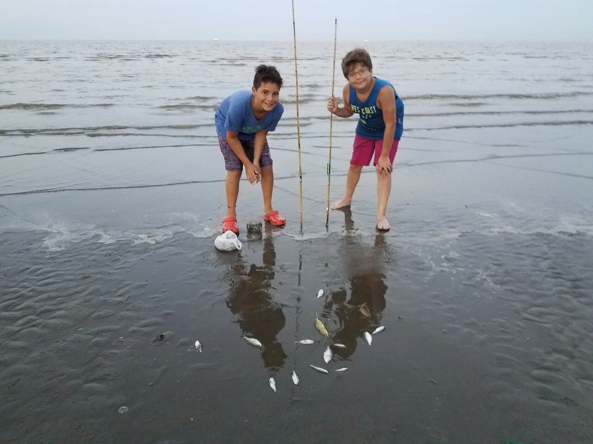 RTaglia's tweet photo. #FelipeQuinto y una tarde de pesca exitosa en el río !
Que bien se te ve hijo
En cuanto saques algo más grande, prendemos el fuego... Jaja https://t.co/Iqx5YMtajq