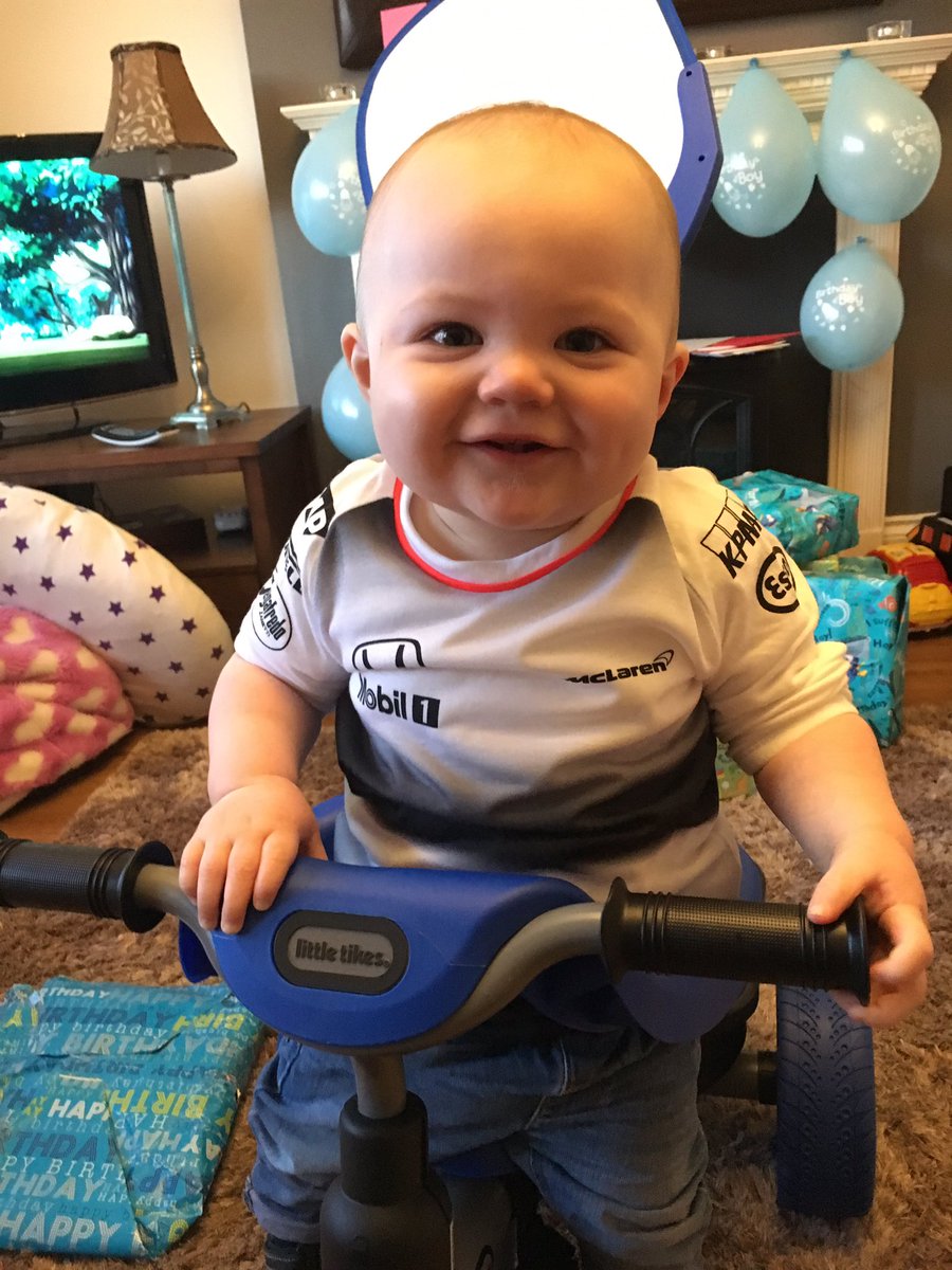 kerriphowell's tweet photo. 1st birthday ♥️this little dude so Much😘😘😘 https://t.co/Jn4x7ACZ7i