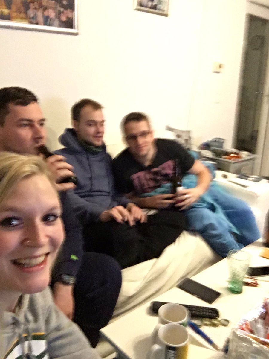 pinkfledermaus's tweet photo. Overtime Baby ❤🏈❤ So am zittern, das Bild wird nicht scharf. Was für ein Spiel 😍#SB51 #ranNFLsuechtig @ransport https://t.co/cT6KrpgEhM