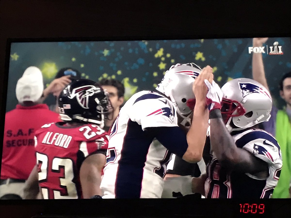 Mrs_Panycia's tweet photo. #SuperBowl @Patriots #tiedgame #tiescore #holycow 🇺🇸❤️🏈 https://t.co/nVD4y2IW5L