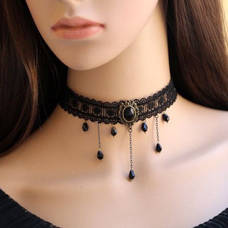 SeanGoodwin13's tweet photo. I love these chokers https://t.co/rUdwGMPfTY