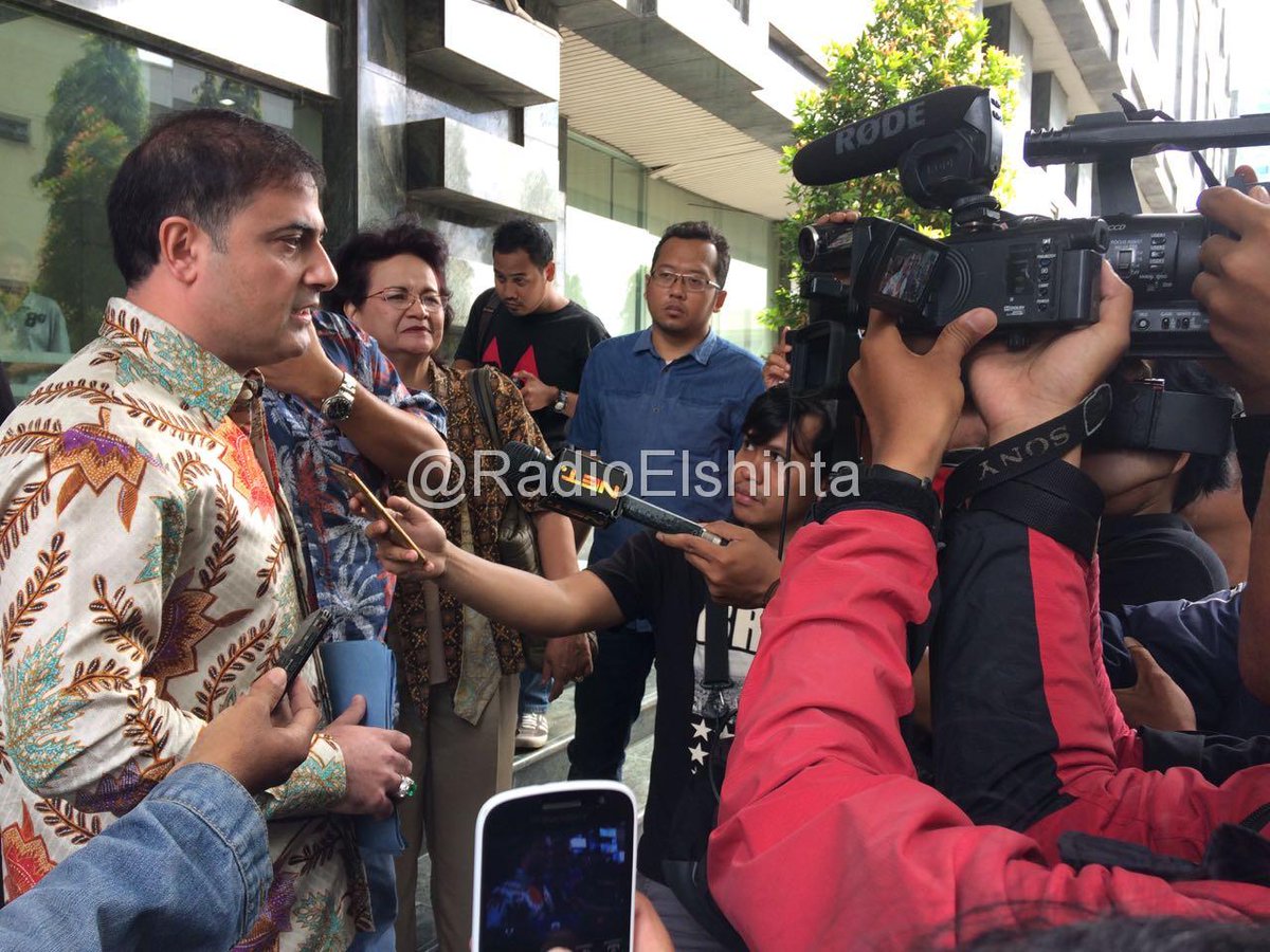 RadioElshinta's tweet photo. Sam Aliano melaporkan Ahok di Bareskrim pagi ini atas dasar dugaan penghinaan terhadap KH Maaruf Amin. (paa) #NewsAndTalk https://t.co/lHejVveiOg