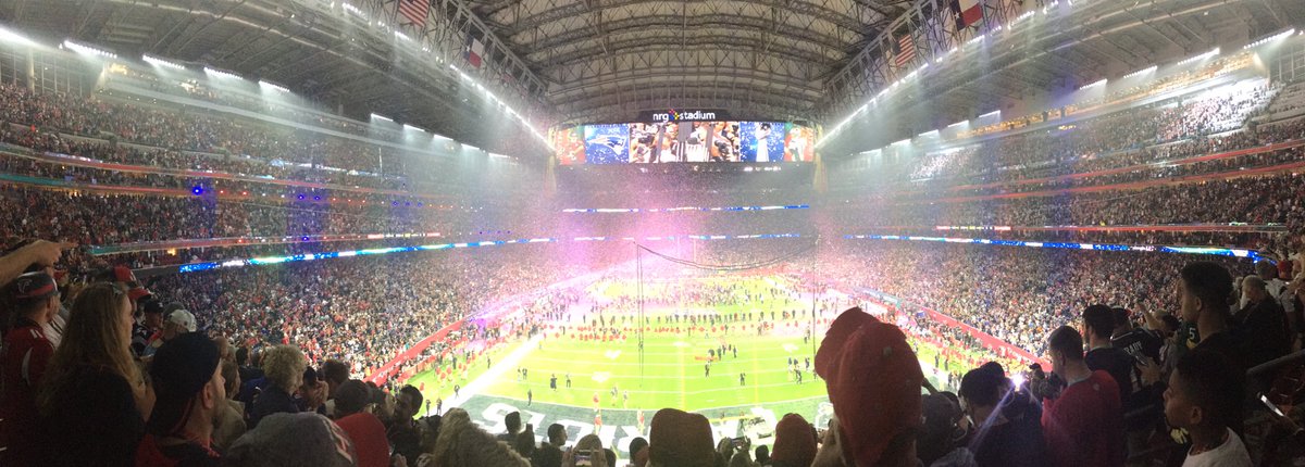 Heather723's tweet photo. That's five baby! #GOAT #Patriots #sb51htx https://t.co/DZt80VR7cP