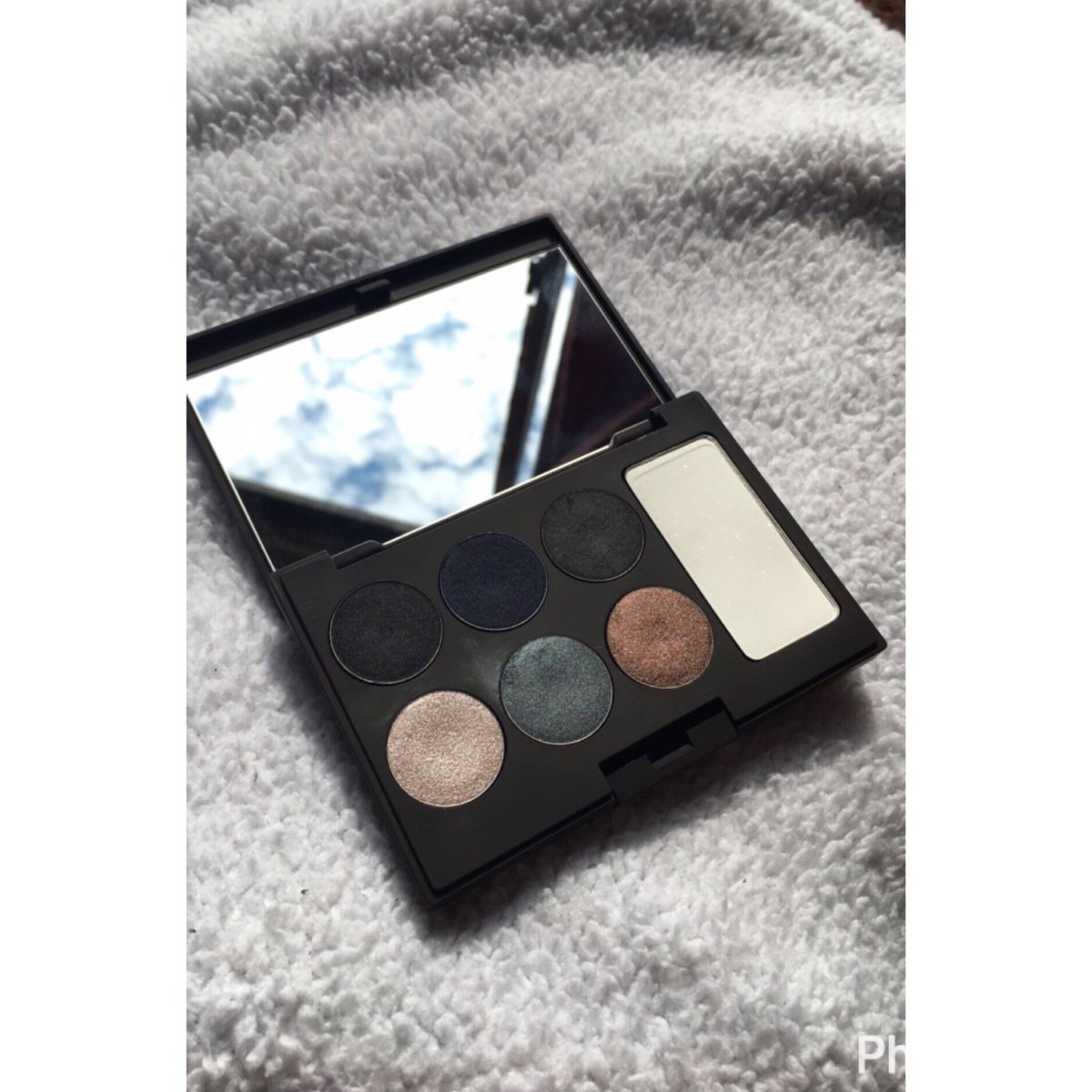 _ericattt's tweet photo. Excited to try this @LauraMercier palette I received complimentary from @Influenster! #StampandSet #contest https://t.co/Yx5UH4lOOB