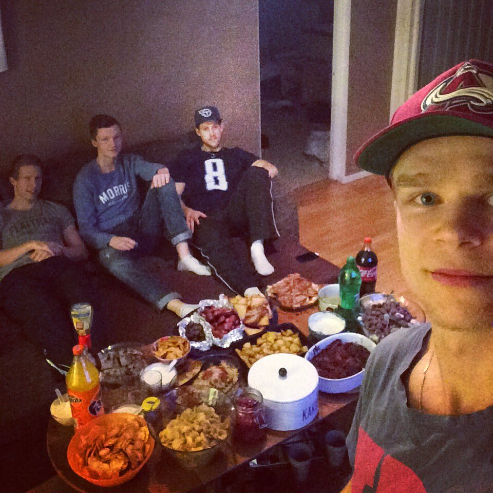 SunessonArvid's tweet photo. Åh herre jävl*r! Super Bowl, Brady.. motsatsen till mig själv i division 1 spelet idag. #GOAT https://t.co/KHQqK5NqE2