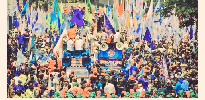 mikoyuko1's tweet photo. #AksiBuruhKepungIstana
#CabutPp78/2015
#TolakUpahMurah
Pp 78/2015 memiskinkan kaum buruh satu kata cabut... https://t.co/KyL6npMzIs