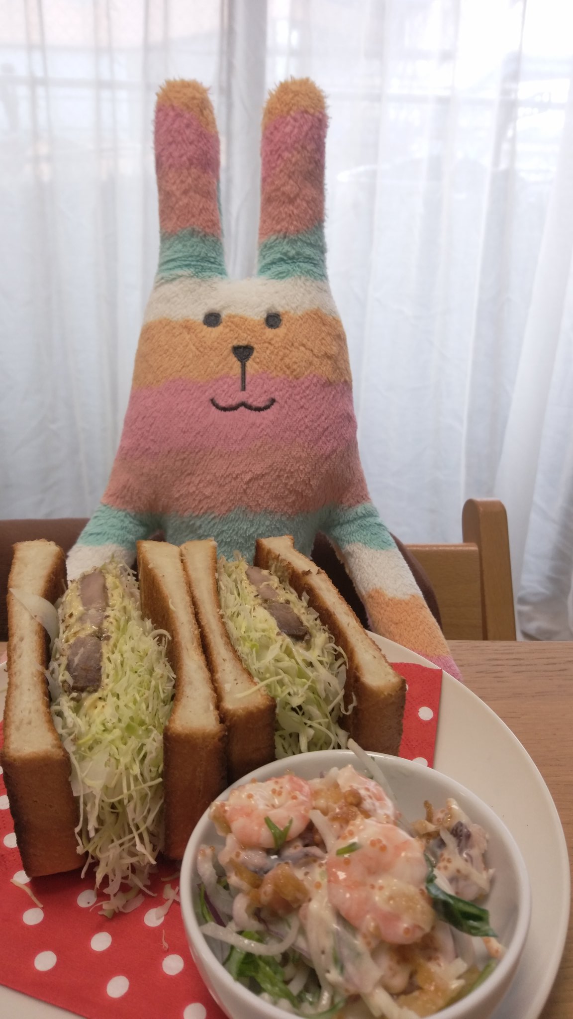 あき平太 永遠の28歳肩卒業 昨日の夕飯の時にポークステーキを余分に焼いて 今日のサンドイッチに ハニーマスタードソースは何にでも合うので いいなぁ 今日は唇を噛まないように慎重に クラフトホリック クラフトホリックカフェ 大阪帰り