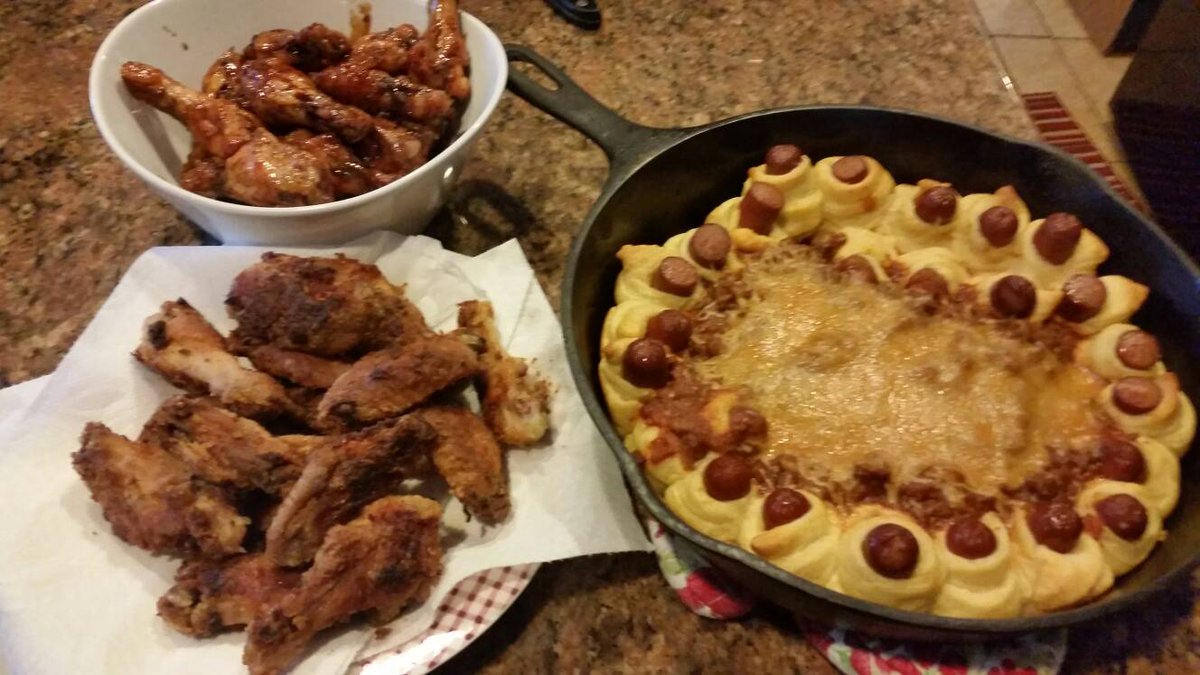 mrdavidrodgers's tweet photo. All ready for the commercials, and oh yeah the game.. Go Atlanta and Gaga! 12 week boot camp starts tonight... so enjoying some grub https://t.co/HQDPheEJwt