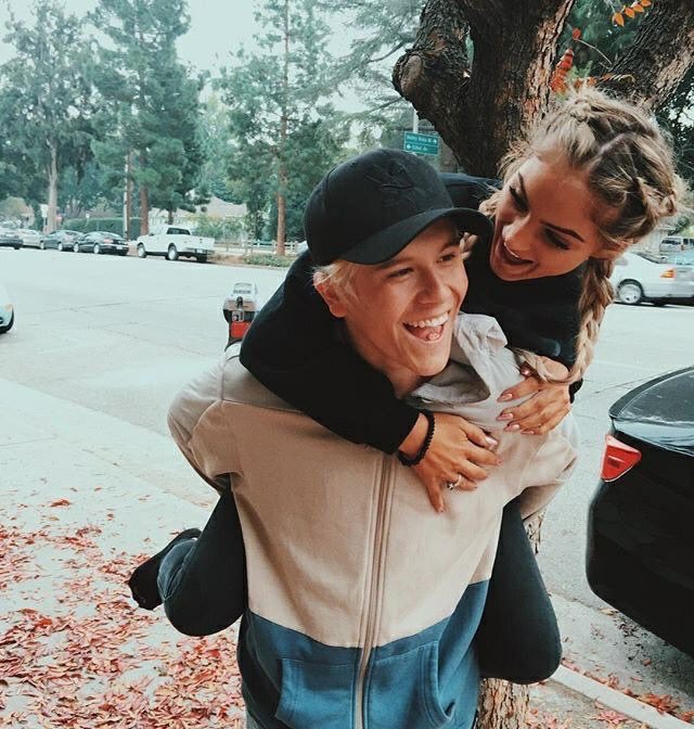 —{05};

 ❝Aprenderé historias para contarte, inventaré nuevas palabras para decirte en todas que te amo como a nadie.❞