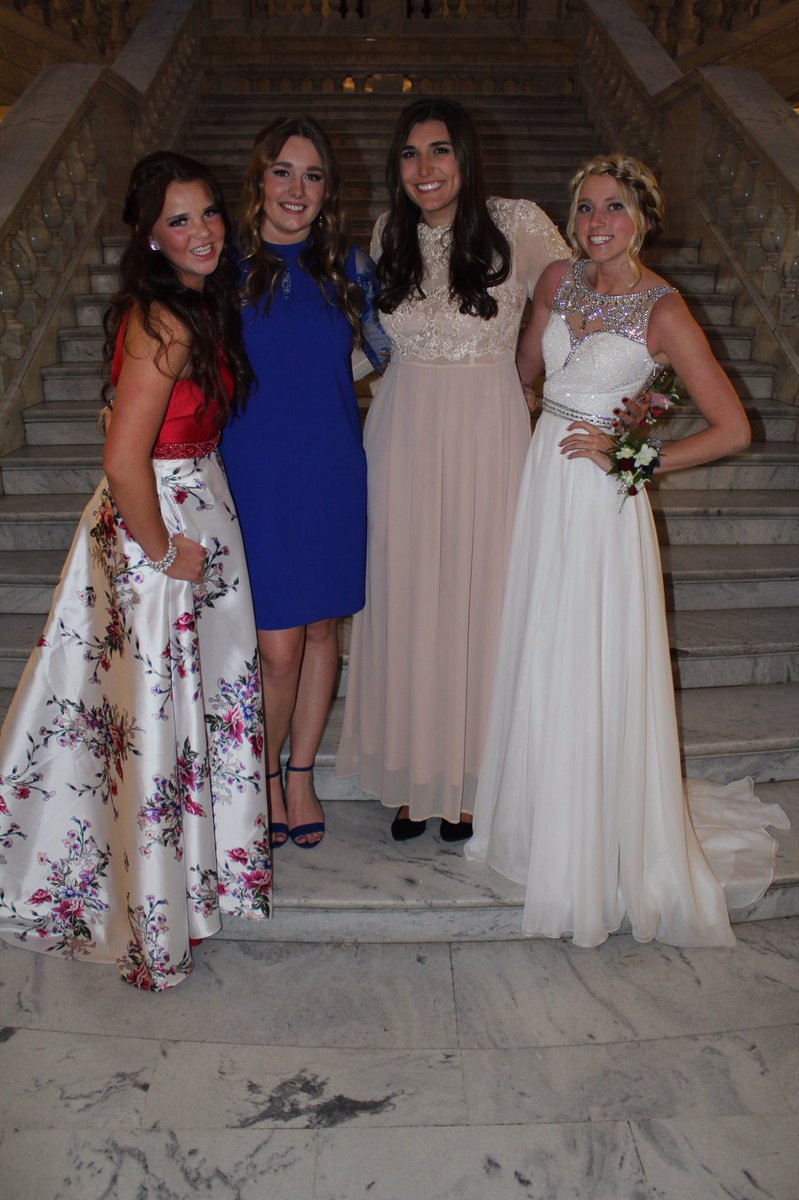 oliviahicks99's tweet photo. Sweethearts with these sweethearts 💞 https://t.co/8yz6YAouI6