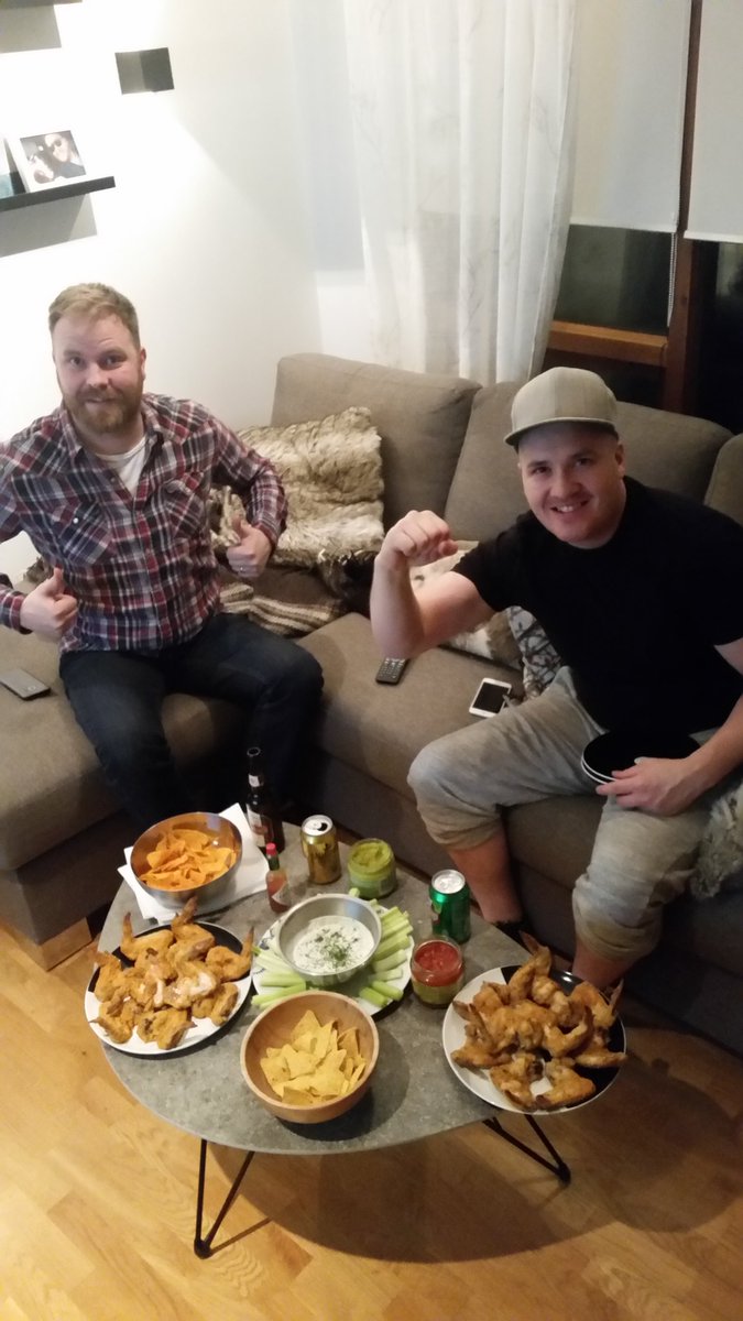 Gunninj's tweet photo. Ívar tæknimaður þú getur hætt að leita...partýið er á Akureyri #NFLisland https://t.co/Ha1HKf9EBz
