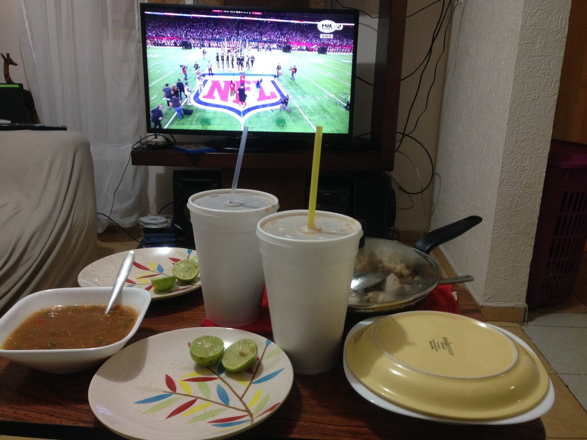 Mayra_m91's tweet photo. Superbowl with babe @_achavez my love! https://t.co/cWfFHd4vYZ