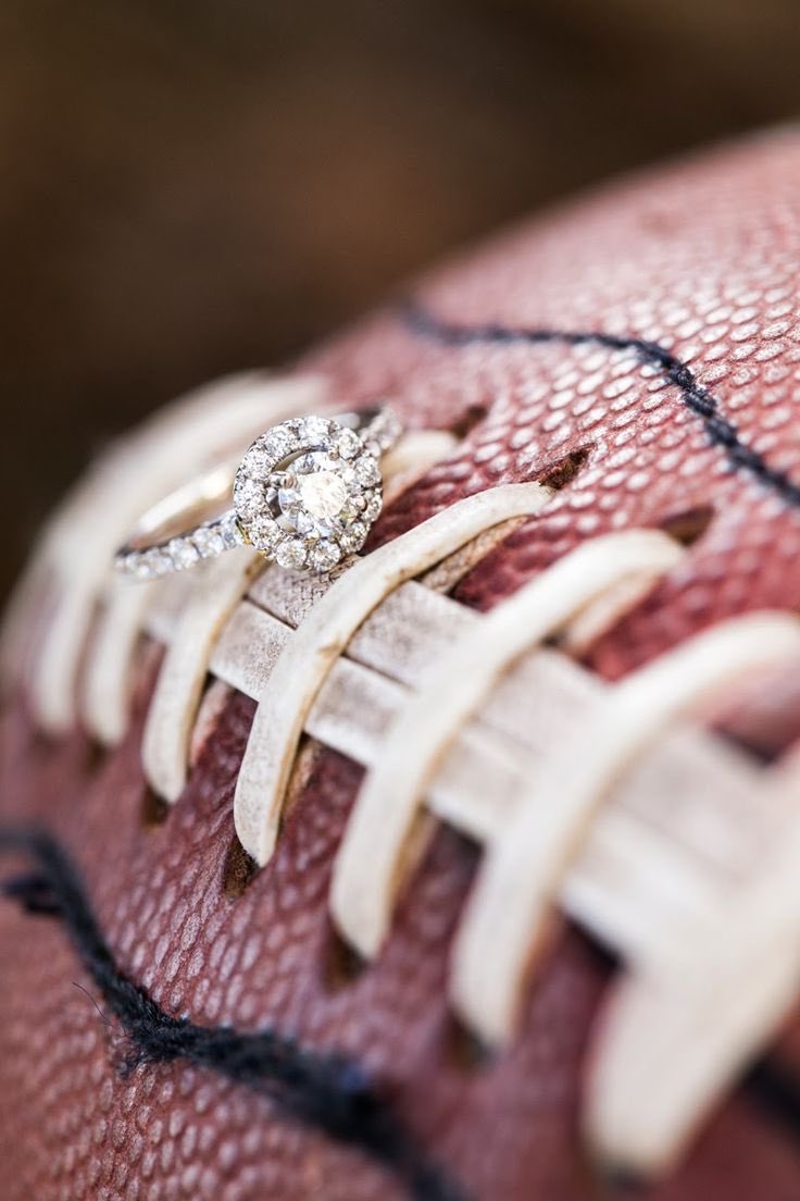 ¿ Viendo el #SuperBowl ? Nosotras esperando una posible propuesta de matrimonio 💍💗 ¿Alguien se atreverá? #love