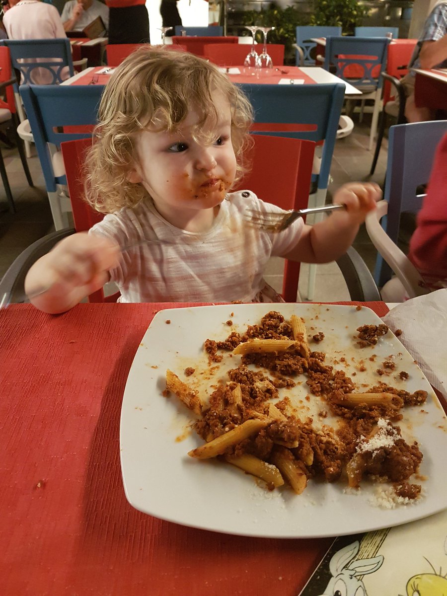 Macbeths's tweet photo. Last one of the feral #foodieinthemaking. The blur is twin forks furiously shoving food in her mouth. Day 35? #farmtofork365 https://t.co/U9CoRctoqK