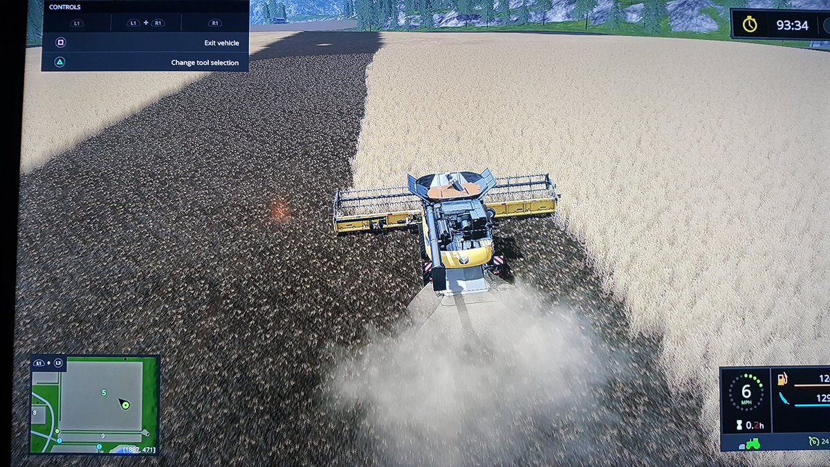 CaoimhinORuan's tweet photo. Super Harvesting with the Super Bowl, gonna be a long night! #superbowl #superharvest #farmsimulator2017 https://t.co/gA2NFNZvu7