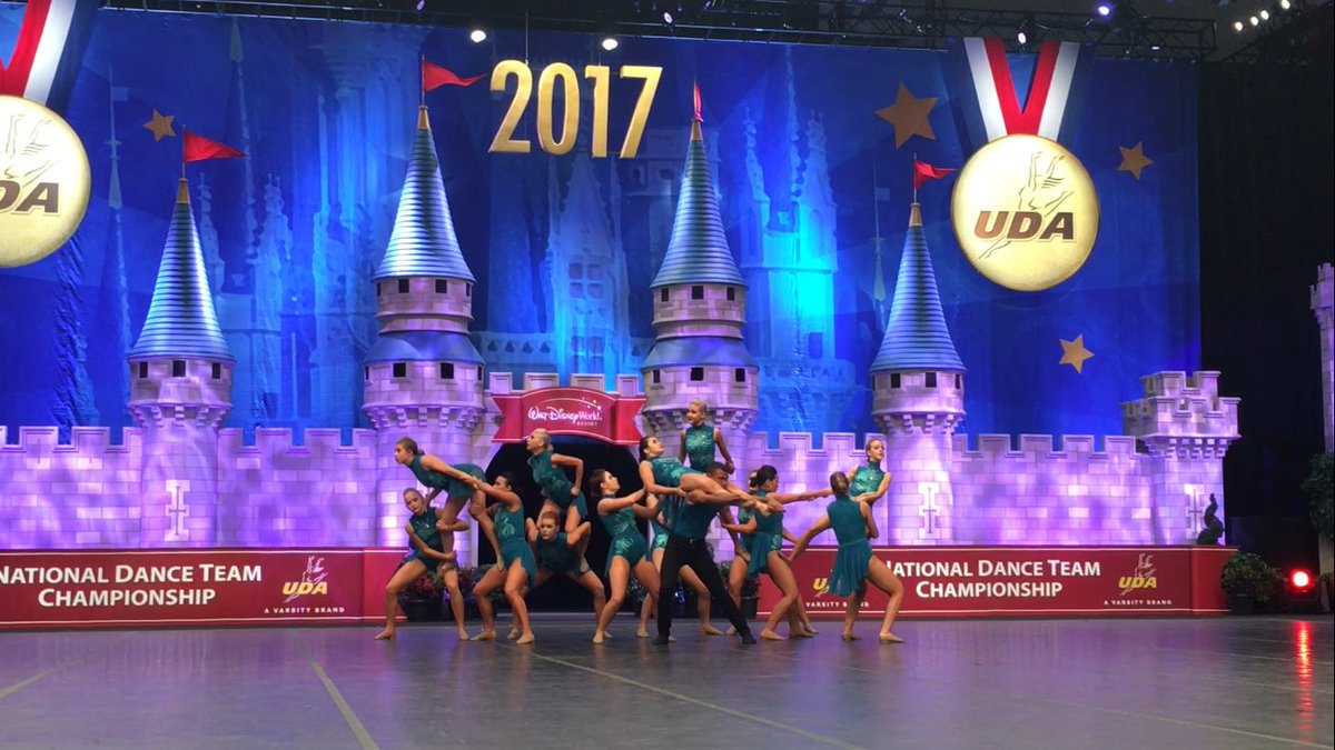 The Field House gives a standing ovation for Westmoore HS as they compete for the National title in Medium Varsity Jazz! #UDAnationals