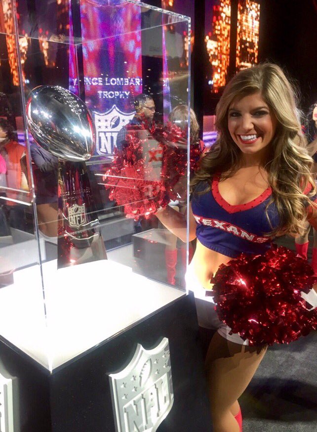 JorgeLedesma1's tweet photo. The #CheerleadersSB51 winners for me are @TexansCheer and the #MVCh my favorite @HTC_NatalieY #SB51 https://t.co/Qnhf1sBbhB