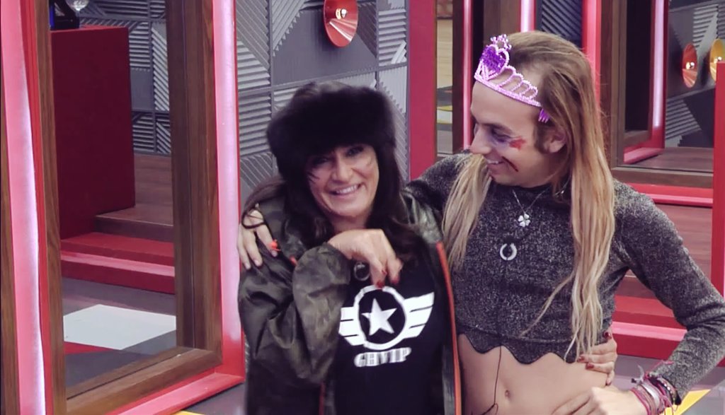 Elegidx's tweet photo. Cuando eres más falso que una moneda de 3 euros. #DBT4GHVIP5 https://t.co/2xOa7cFNN5